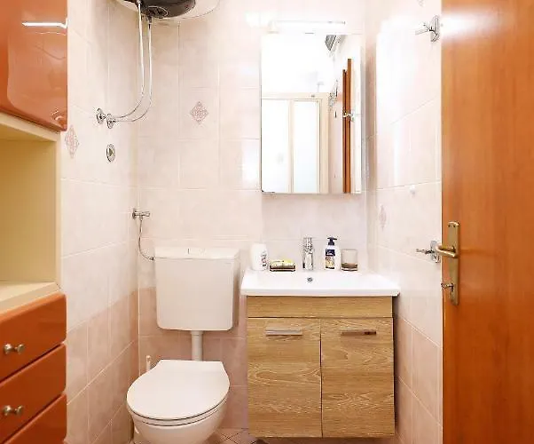 B&j Very Near Center Of Town *