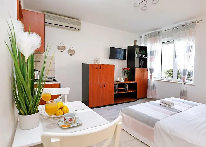 Lägenhet B&j Very Near Center Of Town Split