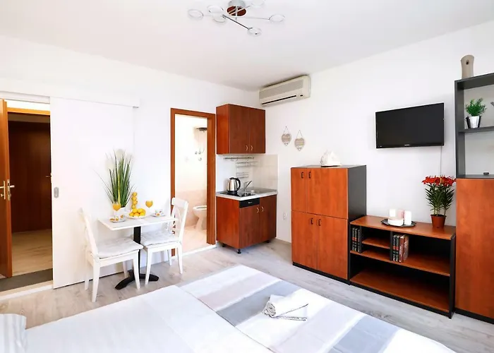 B&j Very Near Center Of Town Lägenhet Split