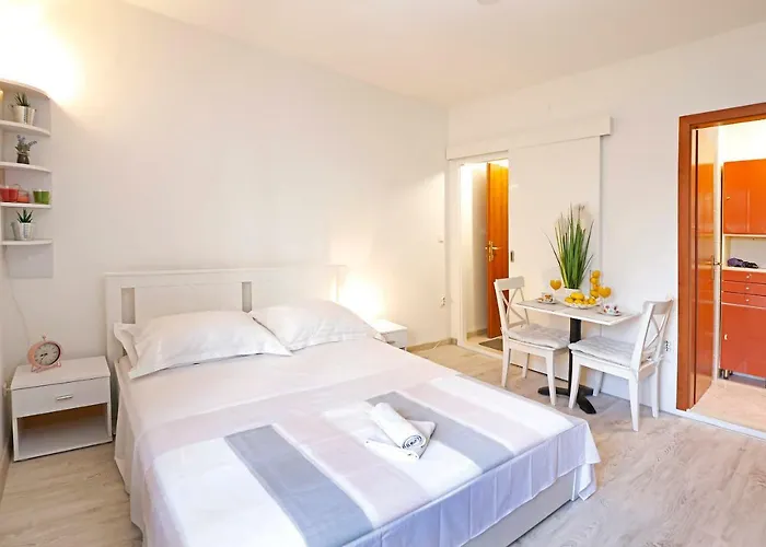 B&j Very Near Center Of Town Lägenhet Split