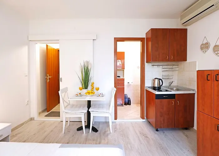 B&j Very Near Center Of Town Lägenhet