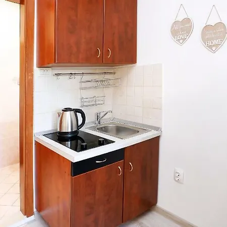 Daire B&j Very Near Center Of Town Split