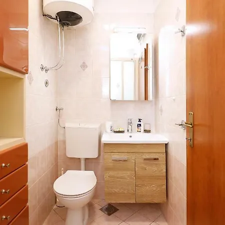 B&j Very Near Center Of Town *