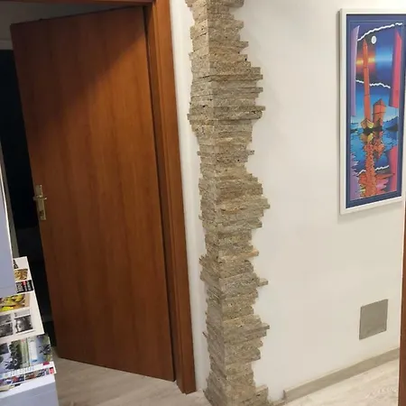 B&j Very Near Center Of Town * Σπλιτ