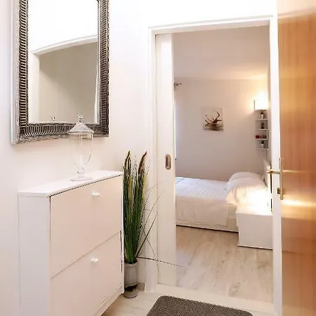 B&j Very Near Center Of Town Apartman Split